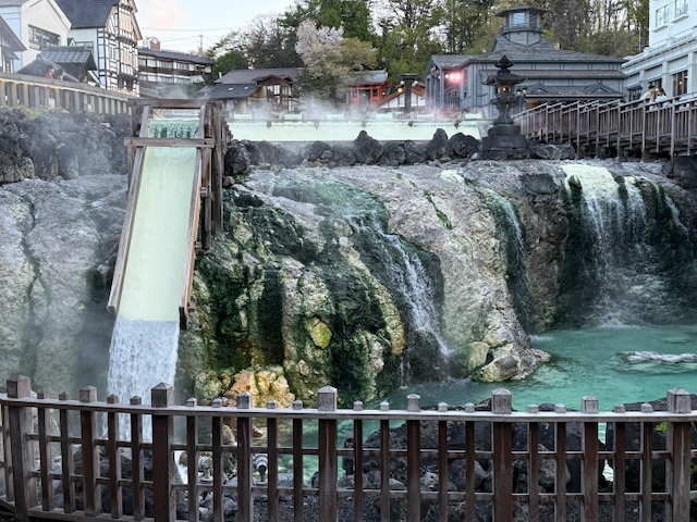 草津温泉　湯畑